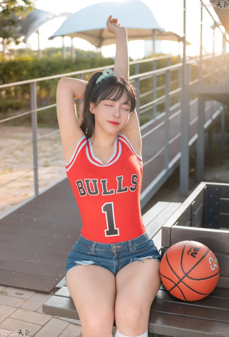 MoMo 2套 cosplay写真作品合集下载 [完整原版][持续更新]