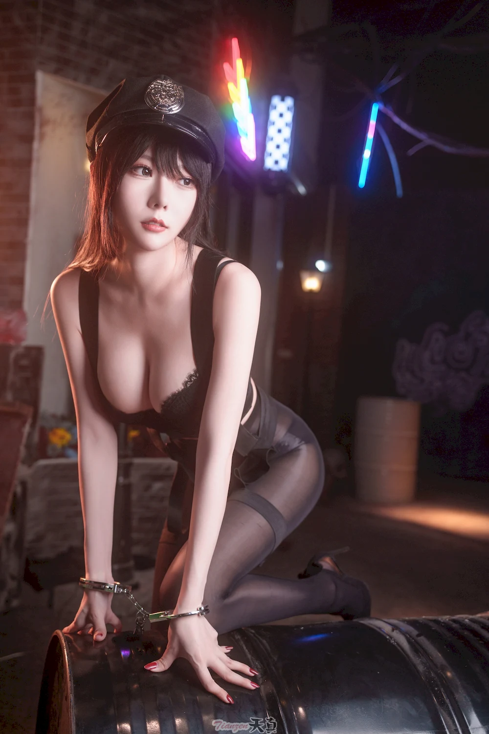 香草喵露露 NO.060 舰长图 女警 [40P1V-1.55G] 极速版美女写真图集 高速下载